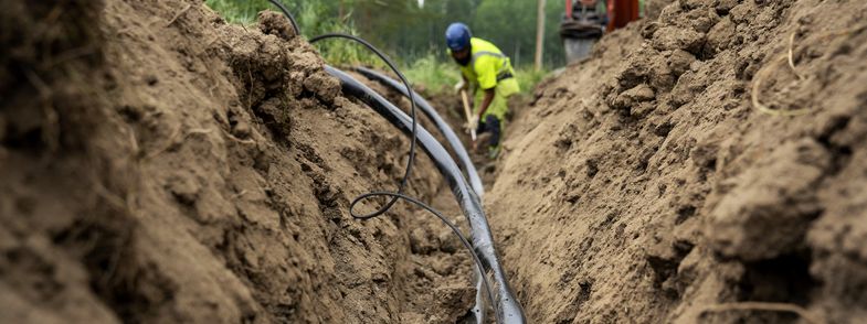 Installation personal laying AX-PRO medium voltage cable in the ground